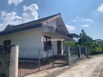 Rumah Jl S Parman Jember dekat Secaba