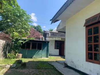 Rumah Jl S Parman Jember dekat Secaba
