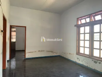 Rumah Jl S Parman Jember dekat Secaba