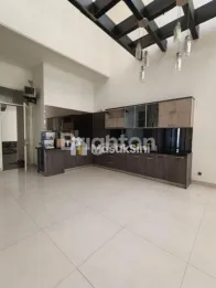 RUMAH MEWAH STRATEGIS  ISTANA DIENG PUSAT KOTA MALANG