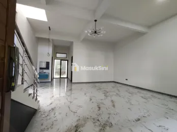 Rumah modern luxury baru gress di kawasan premium Araya Malang.