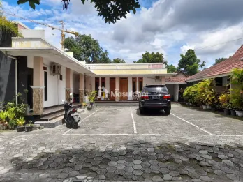 Tanah dan Bangunan tempat usaha di Pinggir Jl.Ringroad Utara Maguwo Depok Sleman Yogyakarta