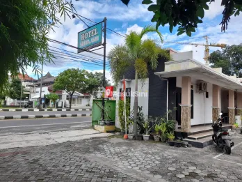 Tanah dan Bangunan tempat usaha di Pinggir Jl.Ringroad Utara Maguwo Depok Sleman Yogyakarta