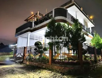 Villa 3 Lantai dengan rooftop