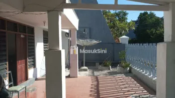 Dijual Rumah 1 Lantai Halaman + Carport + Garasi Luas di Tenggilis Utara 2
