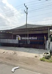 Gudang Pinggir Jalan Raya Ajung Klompangan Jember
