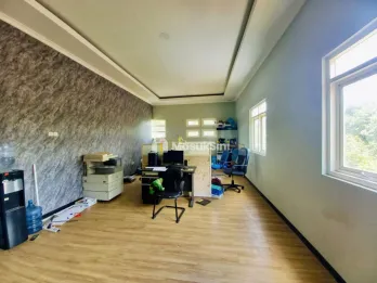 Kantor LT 590 Pinggir Jalan dekat SMPN 7 Jember