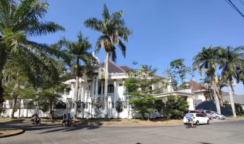 Luxury Mansion Hook di Raya Golf Utama Araya Malang