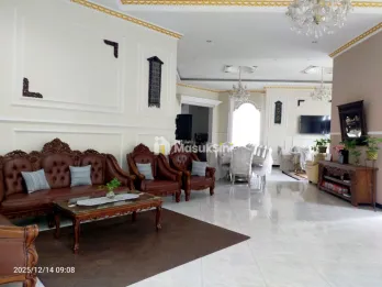 Luxury Mansion Hook di Raya Golf Utama Araya Malang