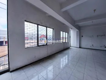 Ruko Kawasan Bisnis Akses Dilalui Kendraan besar Cocok untuk Showroom