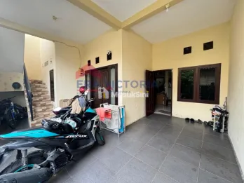 Rumah 2 Lantai Dekat Pasar Blimbing & Hwa Ind