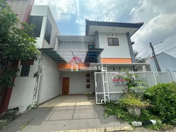 Rumah 2 Lantai Wiyung Dekat Pakuwon Mall & Exit Tol