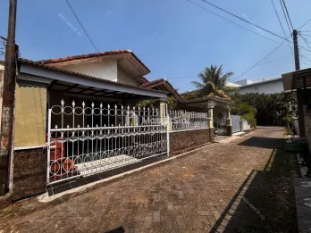 Rumah 4KT belakang SMAN 4 Jember
