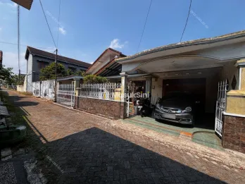Rumah 4KT belakang SMAN 4 Jember