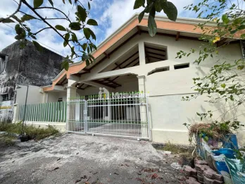 Rumah 5 Kamar Tidur di Perum Pondok Bambu Kebonsari Jember