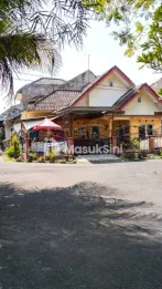 Rumah Area Blimbing Posisi Hook Dekat Kuliner Sulfat