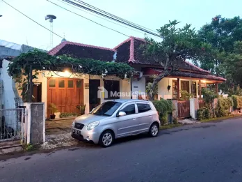 Rumah di tengah kota Yogya, Persis di pinggir Jl. Surokarsan Tamansiswa