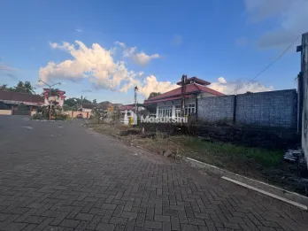 Tanah pojok belakang Auto 2000 dekat Roxy mall Jember
