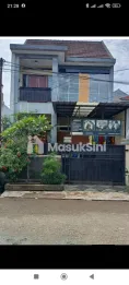 di jual rumah 2 setengah lantai
