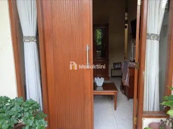 di jual rumah 2 setengah lantai