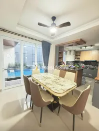 DIJUAL CEPAT! Rumah Premium Private Pool Rp2,7 M — Gardens at Candi Sawangan, Samping The Park