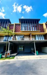 Dijual Rumah 3 Lantai Di Seberang K Square Mall Kota Batam