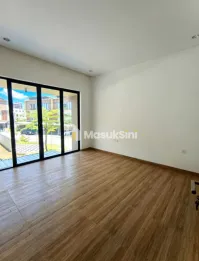 Dijual Rumah 3 Lantai Di Seberang K Square Mall Kota Batam