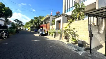 Dijual Rumahategis Tengah Kota dengan View Pegunungan
