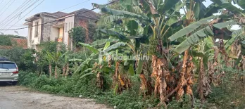 jual cepat rumah dan tanah kosong nya lokasi strategis dan asri cocok untuk investasi dan pembangunan