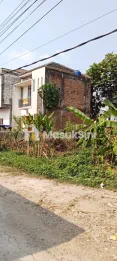 jual cepat rumah dan tanah kosong nya lokasi strategis dan asri cocok untuk investasi dan pembangunan