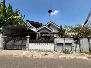 Rumah 2 lantai LT 297m2 di Kebonsari Jember