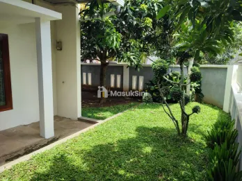 Rumah 2 lantai Pojok LT 139 di Perumahan Alam Hijau Jember
