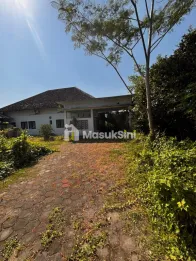 Rumah dengan Halaman Luas di Lengkong dekat Bandara Notohadinegoro Jember