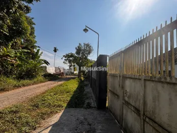 Rumah dengan Halaman Luas di Lengkong dekat Bandara Notohadinegoro Jember