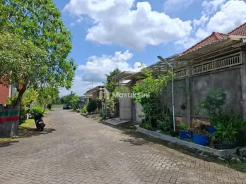 Rumah LT 180 di poros depan Perumahan Patrang Jember