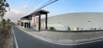 Villa Modern Tropis di Kota Wisata Batu Malang