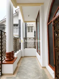 BISA KPR - Rumah Mewah 3 Lantai + Semi Basement di Cibinong Bogor
