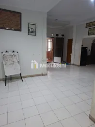 Dijual Rumah 1 1/2 Lantai di Pondok kopi Siap Huni