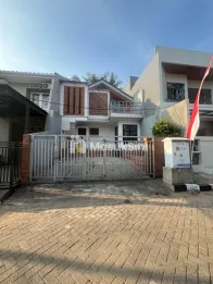 Dijual Rumah dengan Banguna Terawat Siap Huni selangkah ke STS LRT Cikunir