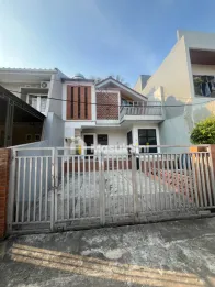 Dijual Rumah dengan Banguna Terawat Siap Huni selangkah ke STS LRT Cikunir