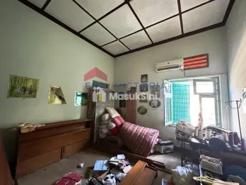 DIJUAL RUMAH TANAH LUAS & BANGUNAN BESAR DI LAWANG Lokasi Strategis, Depan