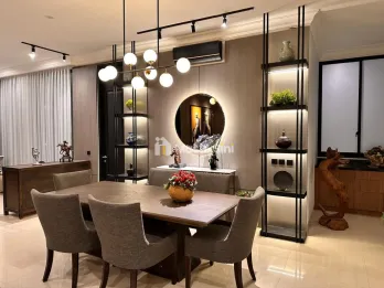 Jual Rumah Second Furnish Elite Lariz Wood Pakuwon Indah Surabaya Barat SHM bagus