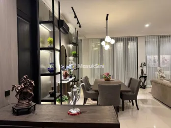 Jual Rumah Second Furnish Elite Lariz Wood Pakuwon Indah Surabaya Barat SHM bagus