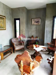 RUMAH 2 LANTAI DIJUAL ADA KOLAM RENANG COCOK UNTUK HUNIAN KELUARGA