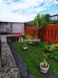 RUMAH 2 LANTAI DIJUAL DILENGKAPI SWIMMING POOL, COCOK UNTUK HUNIAN KELUARGA