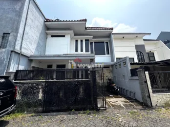 Rumah 2 Lantai Dijual Semi Furnished SHM – 3KT 3KM Malang