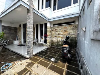 Rumah 2 Lantai Dijual Semi Furnished SHM – 3KT 3KM Malang