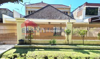 Rumah 2,5 Lantai Lokasi Strategis Akses Mudah