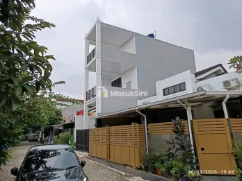 Rumah 3 Lantai Cibubur Mansion Sertifikat SHM Siap Huni