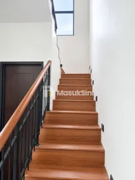 Rumah 3 Lantai + Rooftop, Full Bata Merah, Tapi yang Bikin Menarik: Benefitnya Sudah Banyak yang Ditanggung